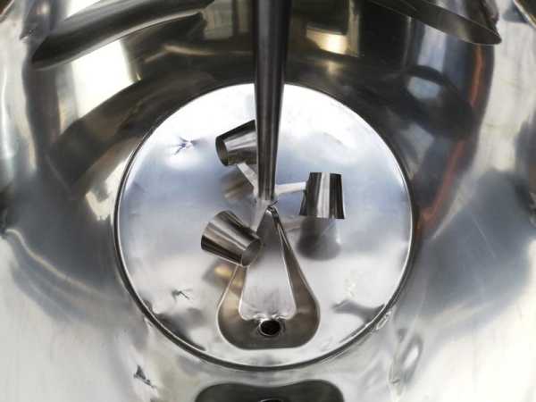 Cup stirrer agitator with dynamic pressure mixing principle