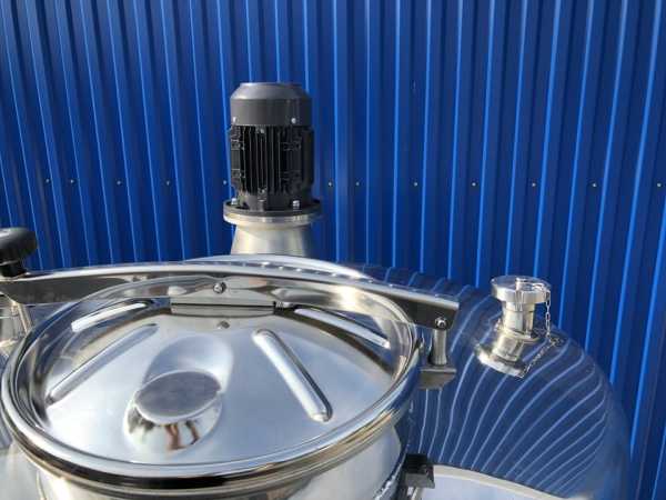 1305L heat-/coolable stainless steel tank with thermoplate and propeller mixer