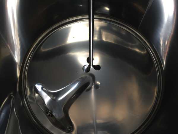 1533L stainless steel mixing vessel with propellermixer
