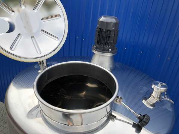 1533L stainless steel mixing vessel with propellermixer