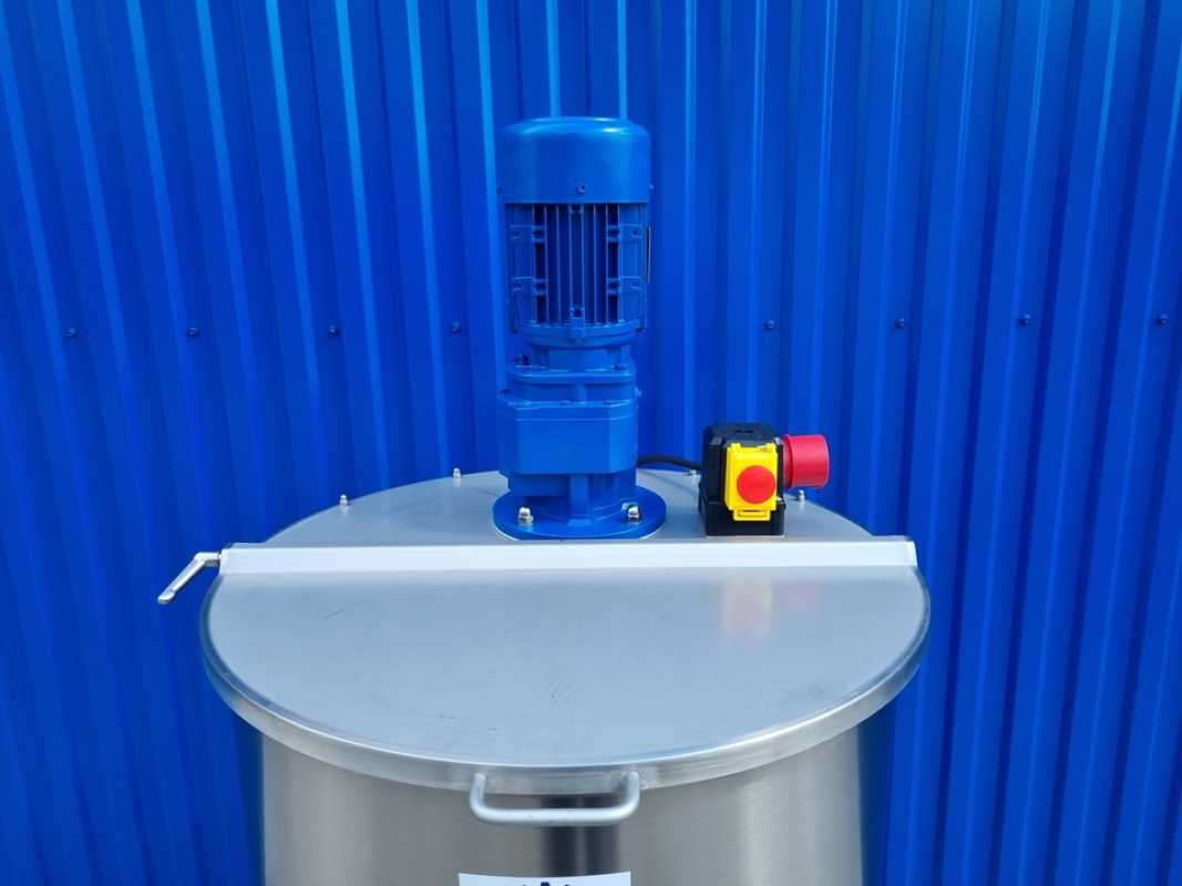 337L heat-/coolable stainless steel mixing tank with paddle agitator
