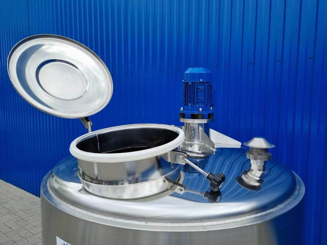 1000L heat-/coolable stainless steel mixing tank with insulation and dissolver