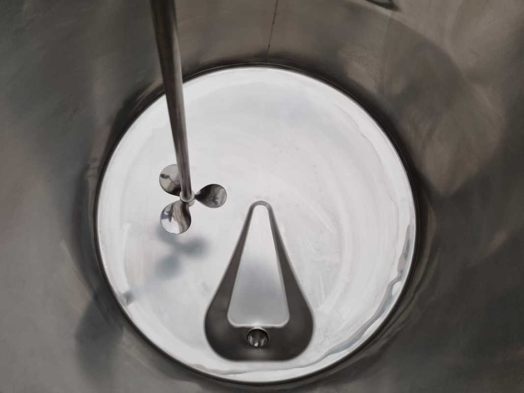 300L stainless steel transport vessel with propeller mixer