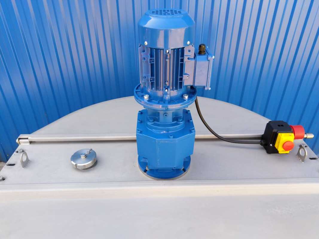 653L  stainless steel transport vessel with anchor agitator