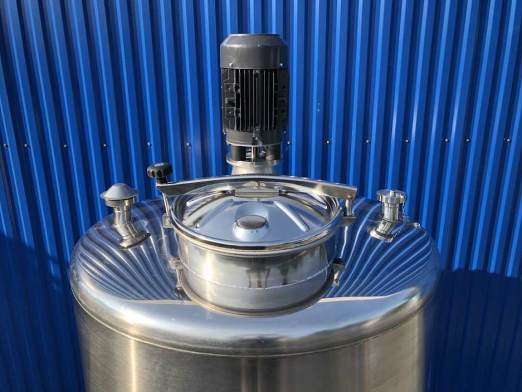 1305L stainless steel tank with dissolver