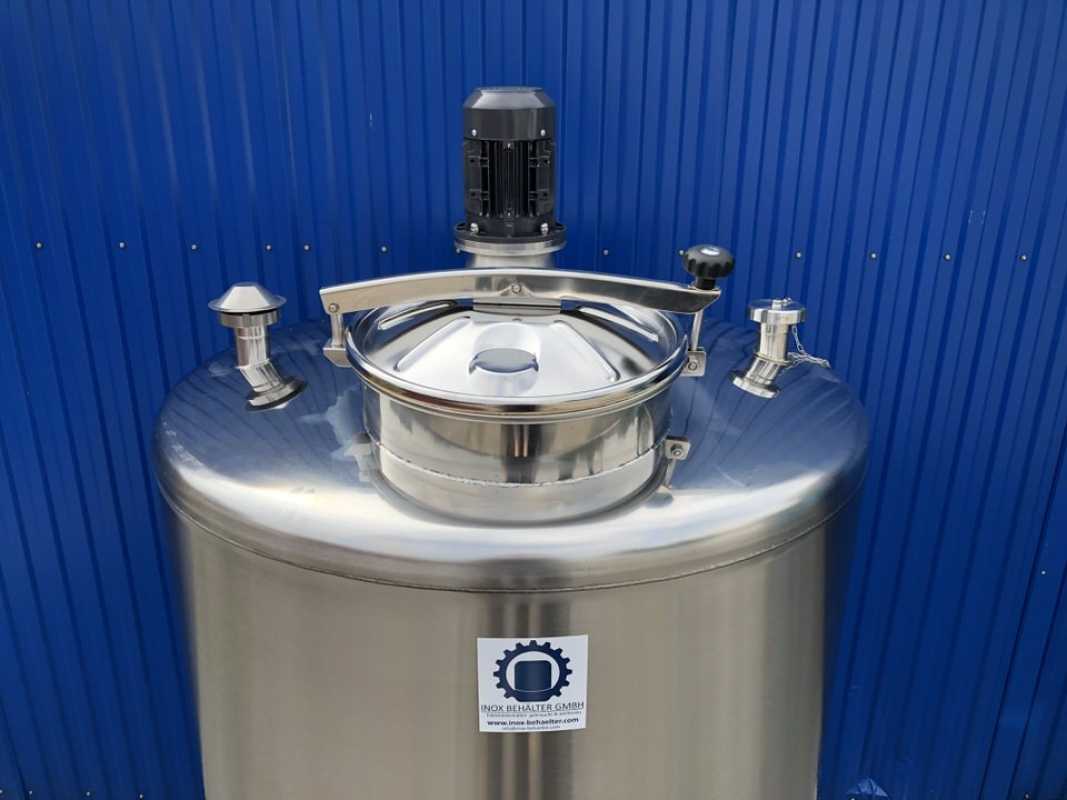 1533L stainless steel mixing vessel with propellermixer