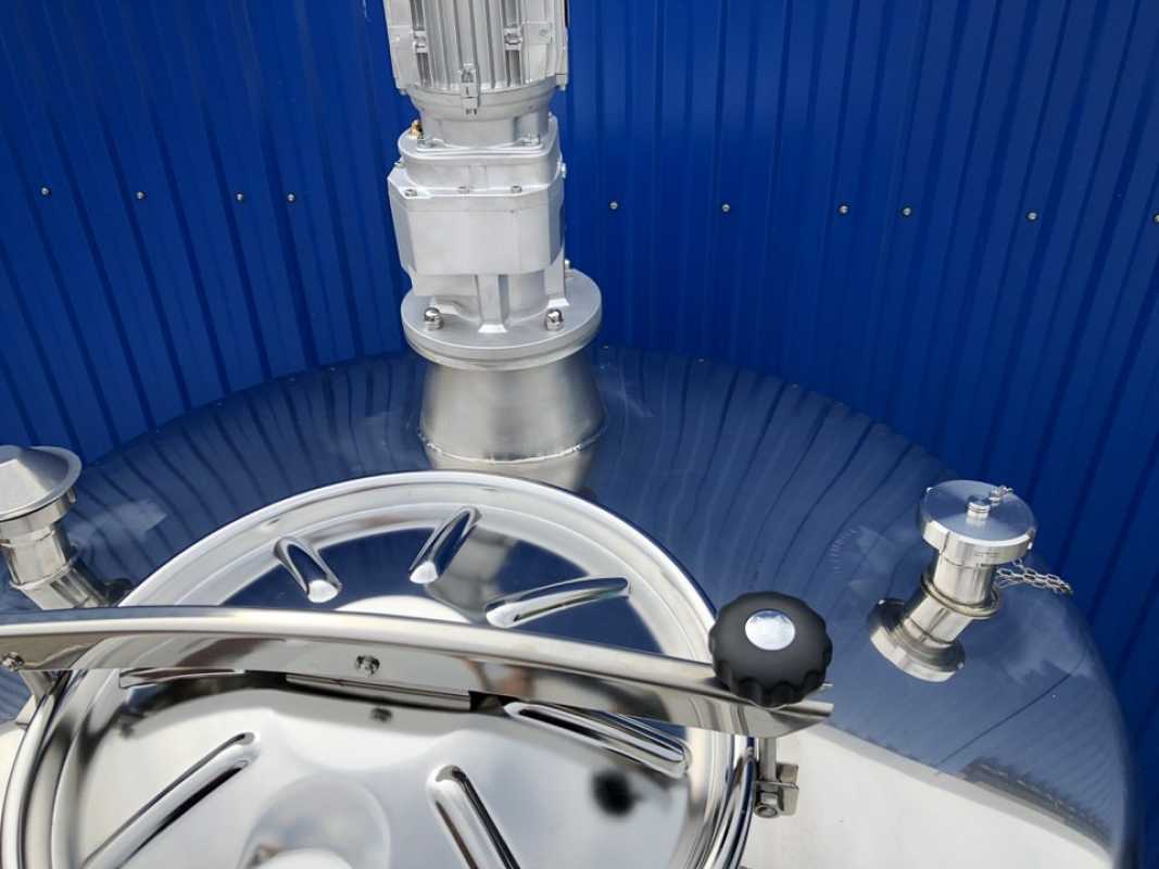 1533L Edelstahlbehälter mit Balkenrührwerk