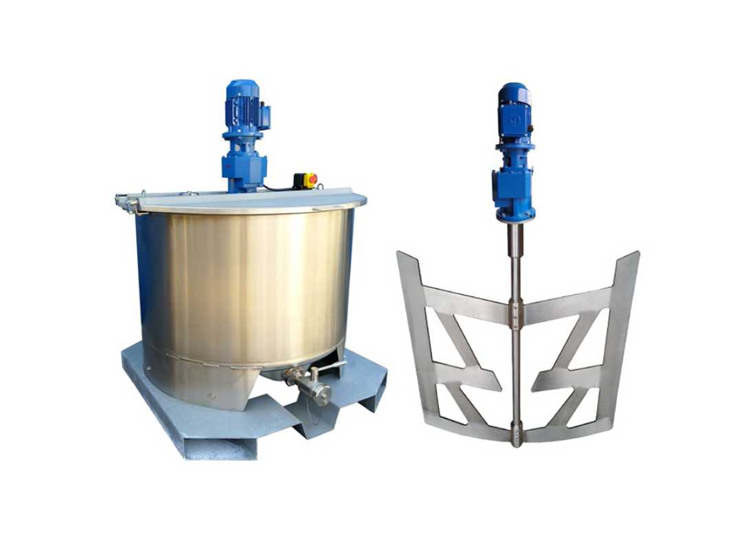 653L  stainless steel transport vessel with anchor agitator