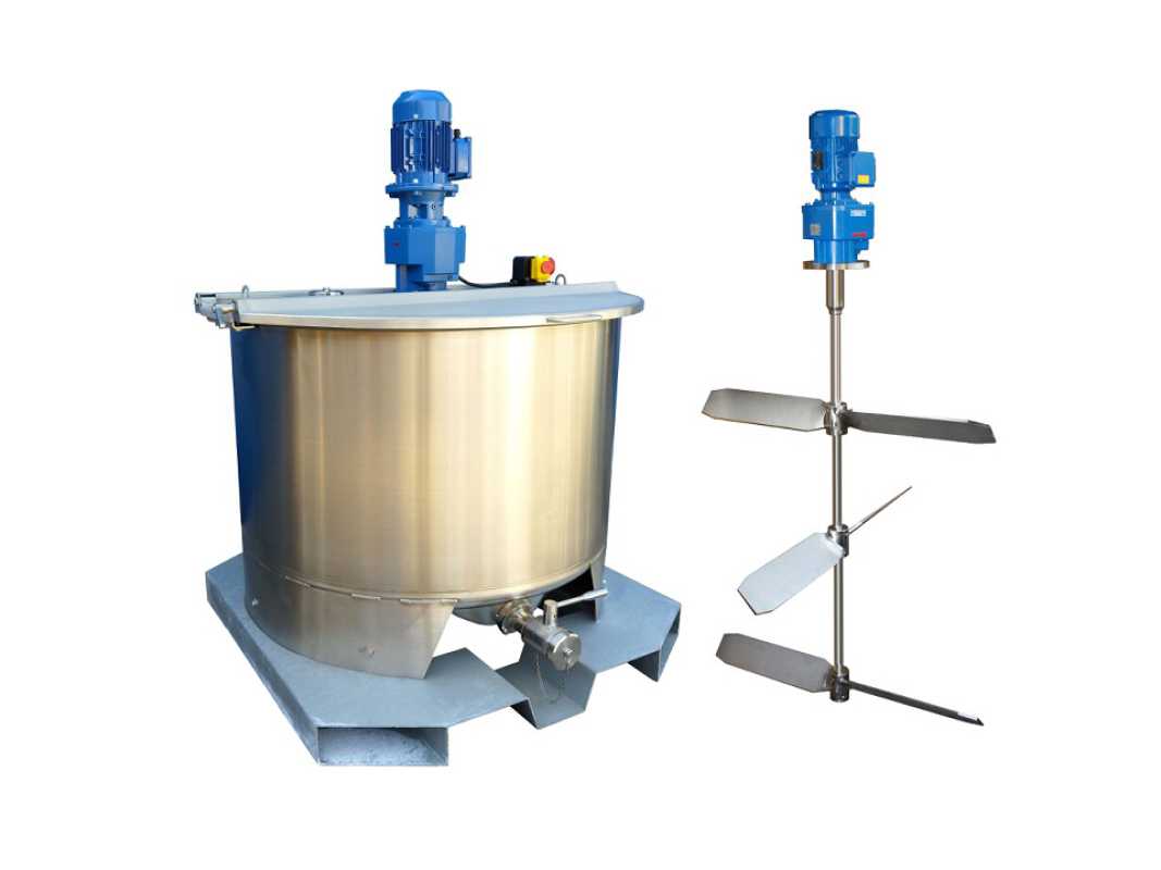 653L  stainless steel transport vessel with paddle agitator